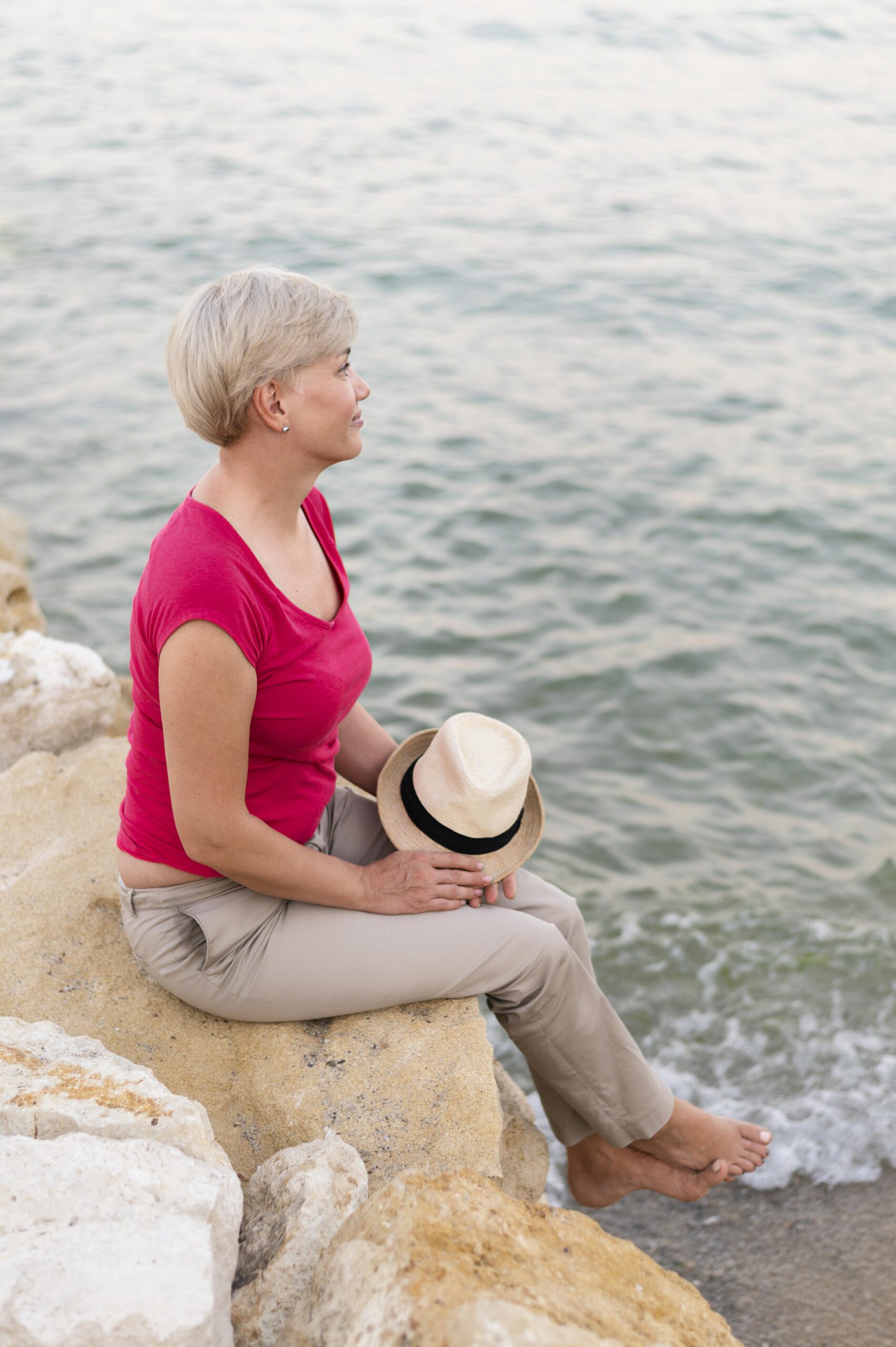 Lee más sobre el artículo Salud mental en verano: cómo afectan los cambios de rutina a personas mayores y cuidadores