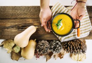 Lee más sobre el artículo 3 recetas otoñales para reforzar tus defensas y disfrutar del bienestar en casa