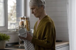 Lee más sobre el artículo Envejecer en casa: Por qué el hogar es el refugio favorito de nuestra autonomía