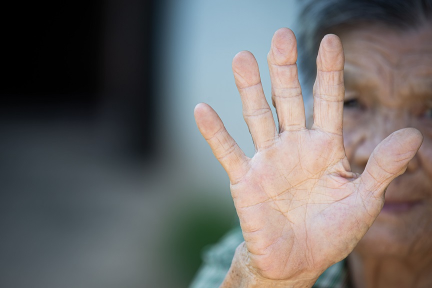 Lee más sobre el artículo El edadismo en la atención sanitaria: qué es y cómo combatirlo